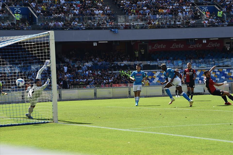 Napoli Genoa 3-0-437