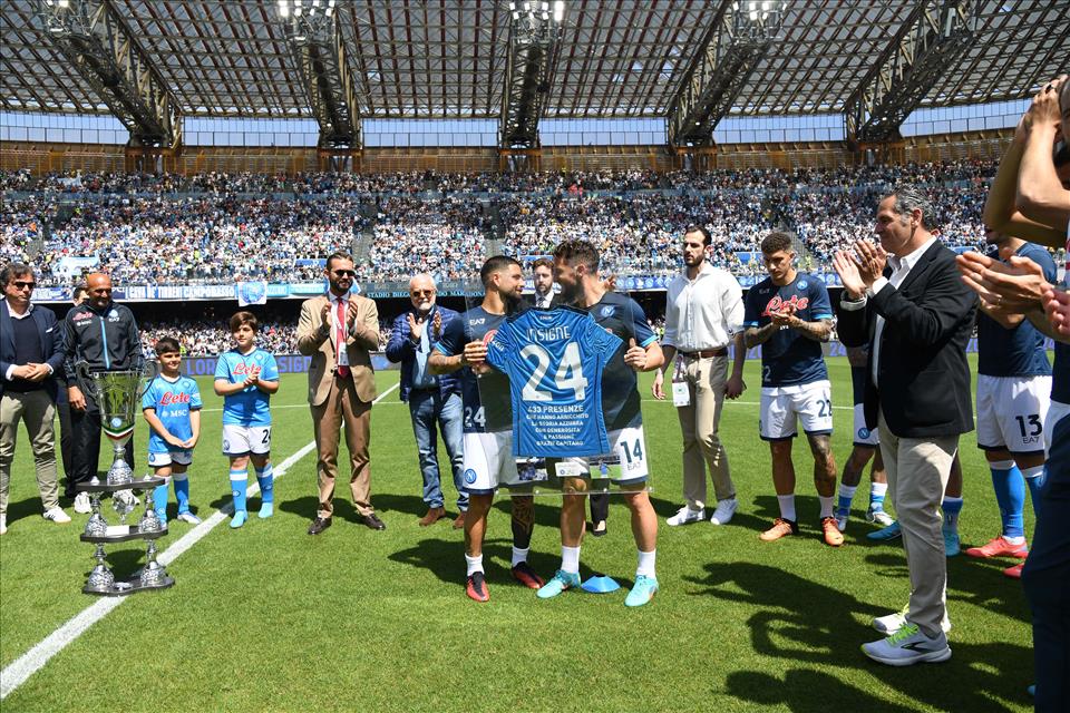 Napoli Genoa 3-0-415